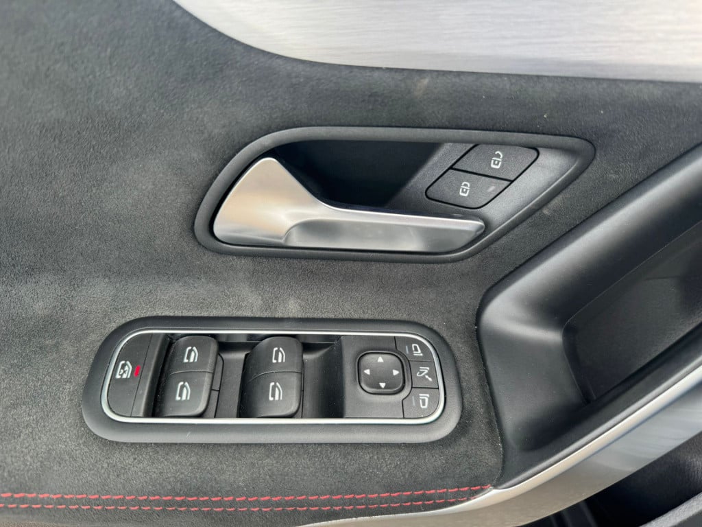 Mercedes-Benz A-Klasse 250 e business solution amg limited