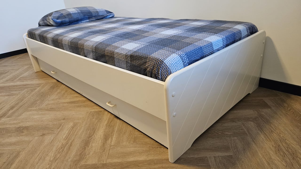 Onderschuif bed ( lade op wielen ) inclusief matrassen
