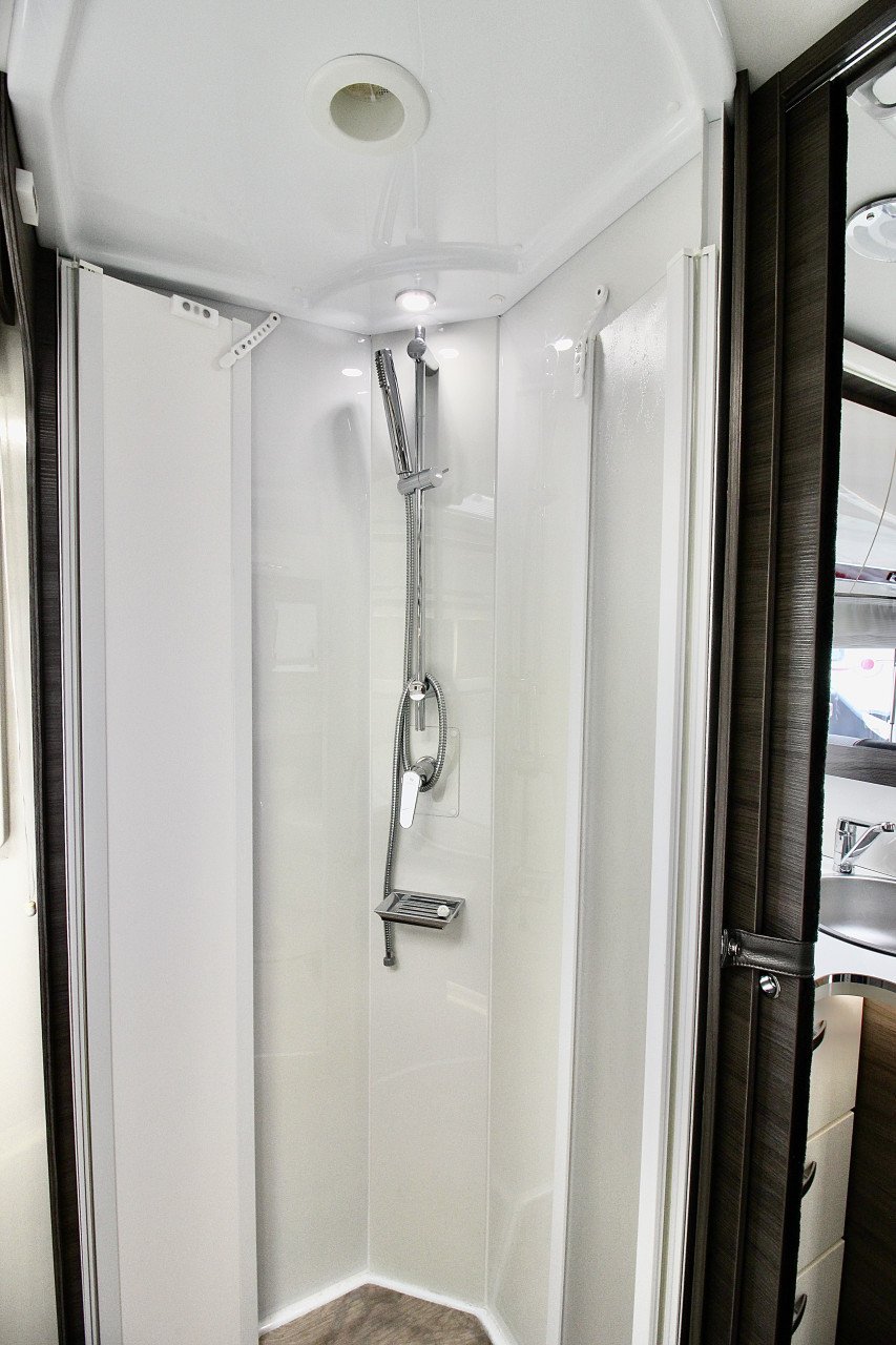 Mclouis Nevis 68 Diamond (Queensbed + Hefbed)