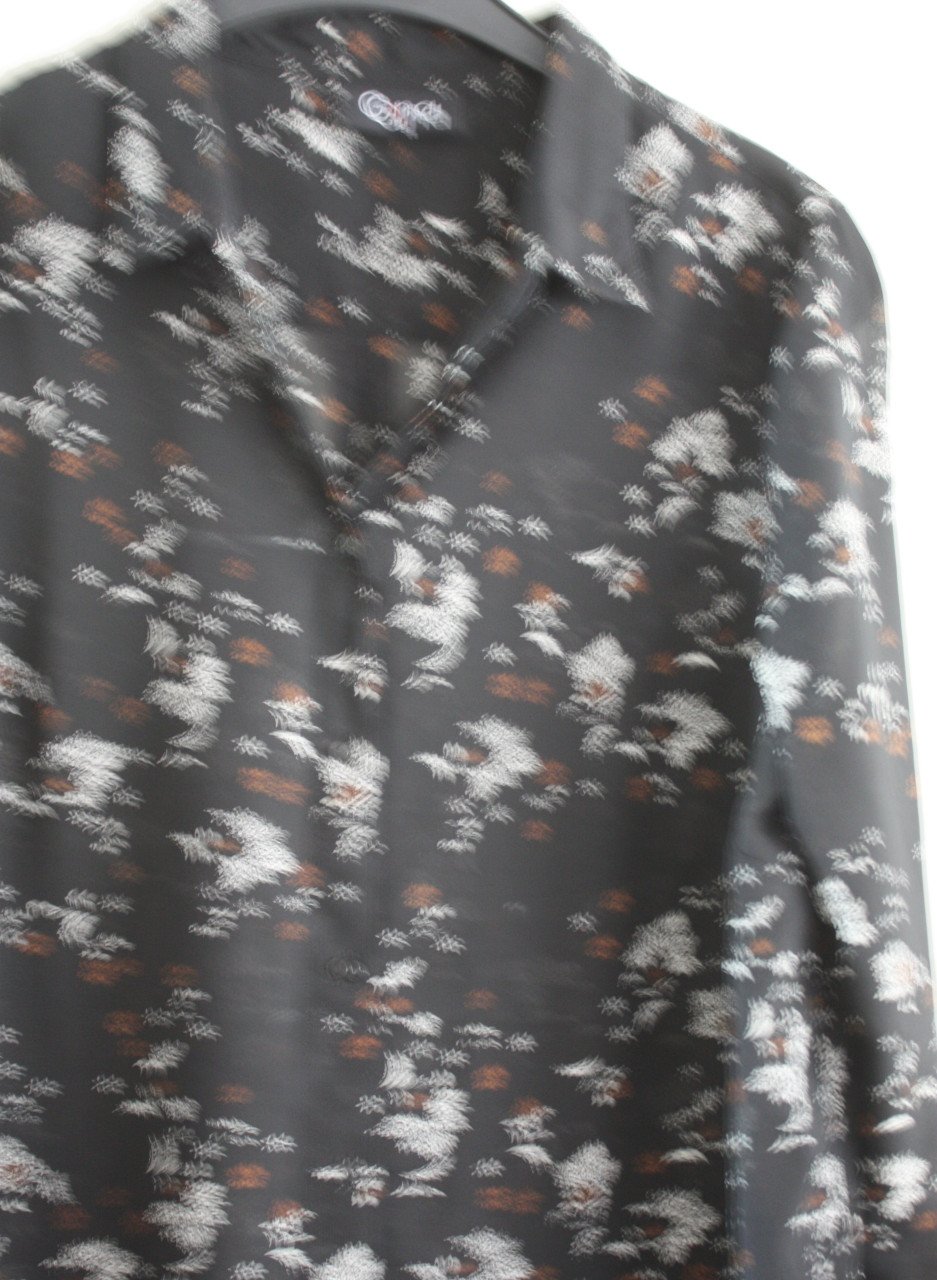 Zwarte blouse met witte en bruine details  maat 38