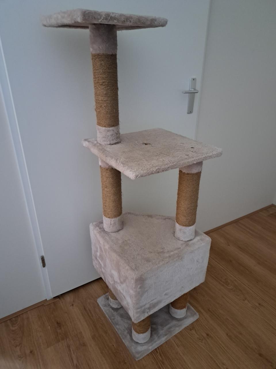 Kattenkrabpaal 3 etages.