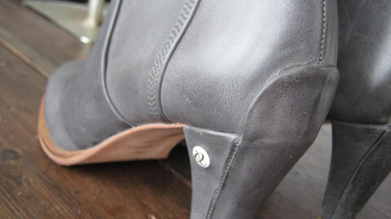 NIEUW LAARZEN MAAT 38 VOOR 50 EURO