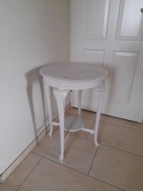 Leuk bijzettafeltje 48 x 68H (in goede staat )