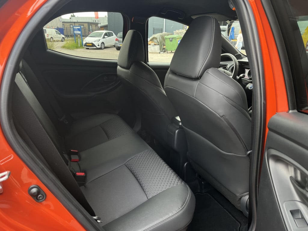 Toyota Yaris 1.5 hybrid executive | carplay | navi | stoelverw. | acc
