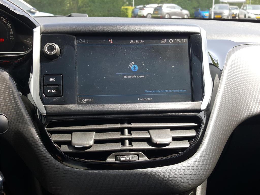Peugeot 208 blue l. allure 1.5 bluehdi-100pk apple carplay & android auto |