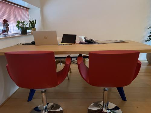 Set van 4 Designstoelen – Sintesi – Rood