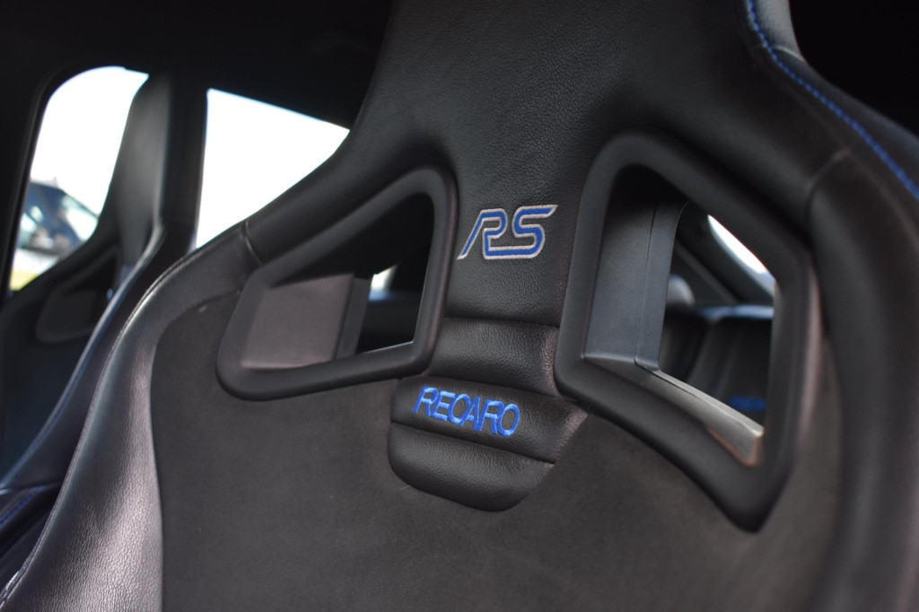 Ford Focus 2.3 rs | recaro | schaalstoelen | dealer onderhouden | camera