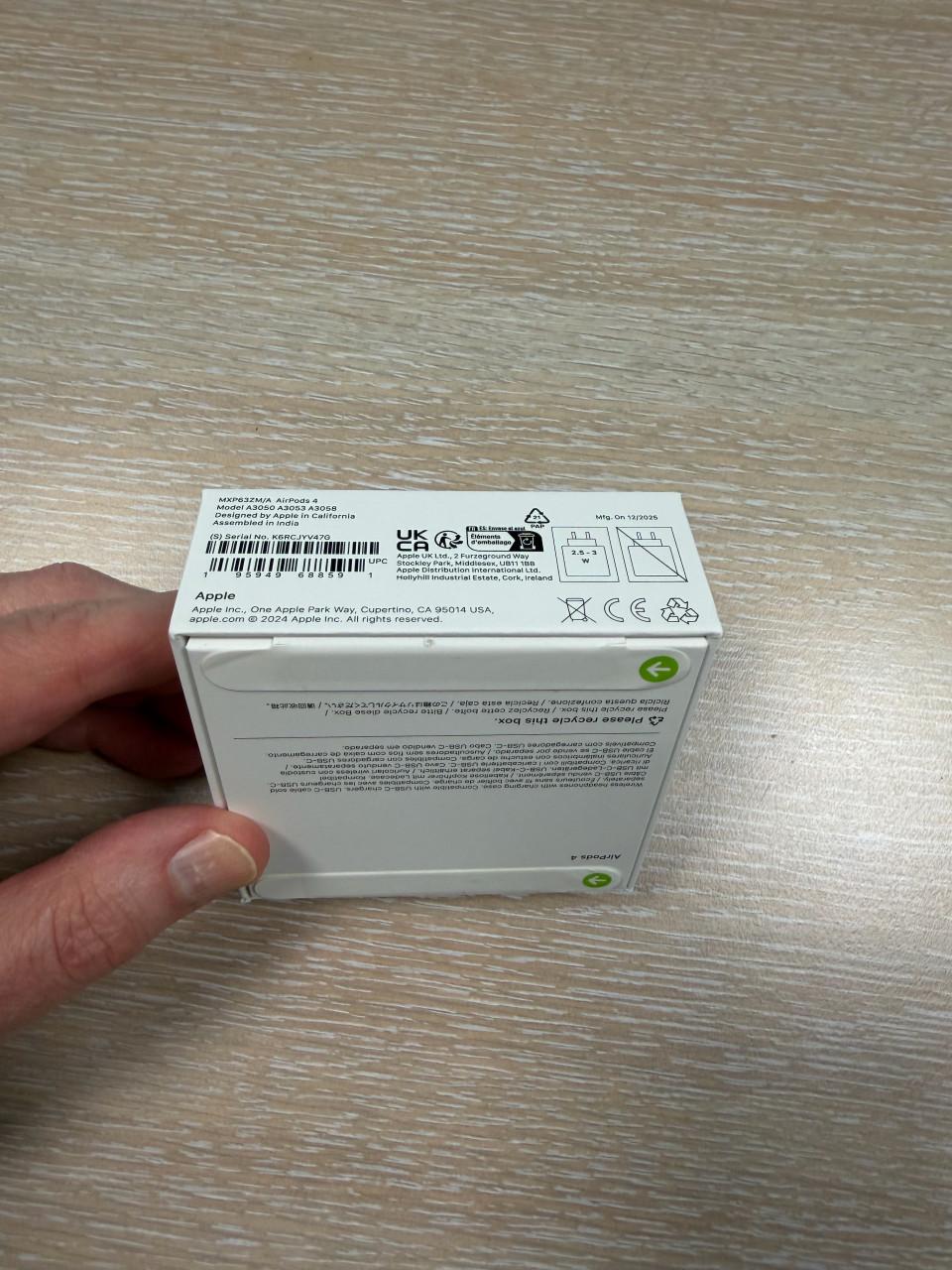 Apple AirPods 4 nieuw en ongebruikt dus