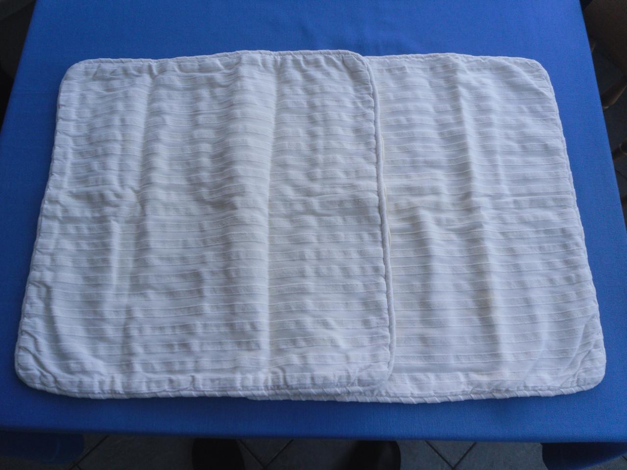 TAFELLOPER  GRIJS 246 CM X 45 CM  + 2 KUSSEN HOEZEN 45 X 45 CM
