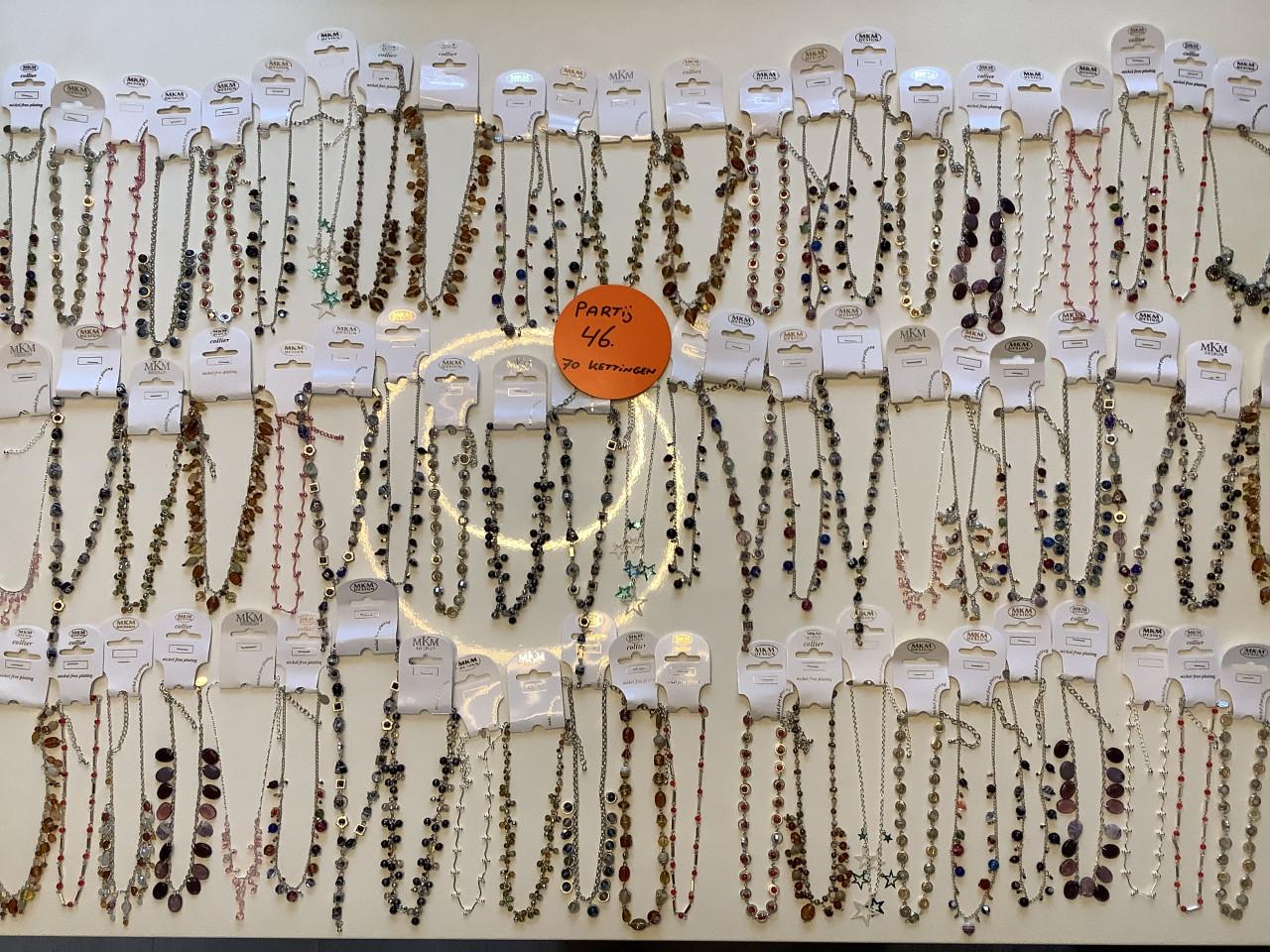 Partij mooie MKM Design kettingen. (Partij 46)