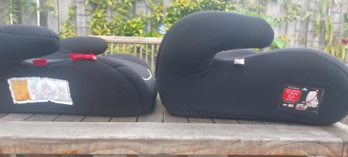 Twee keurige autostoelverhogers 15 -36kg