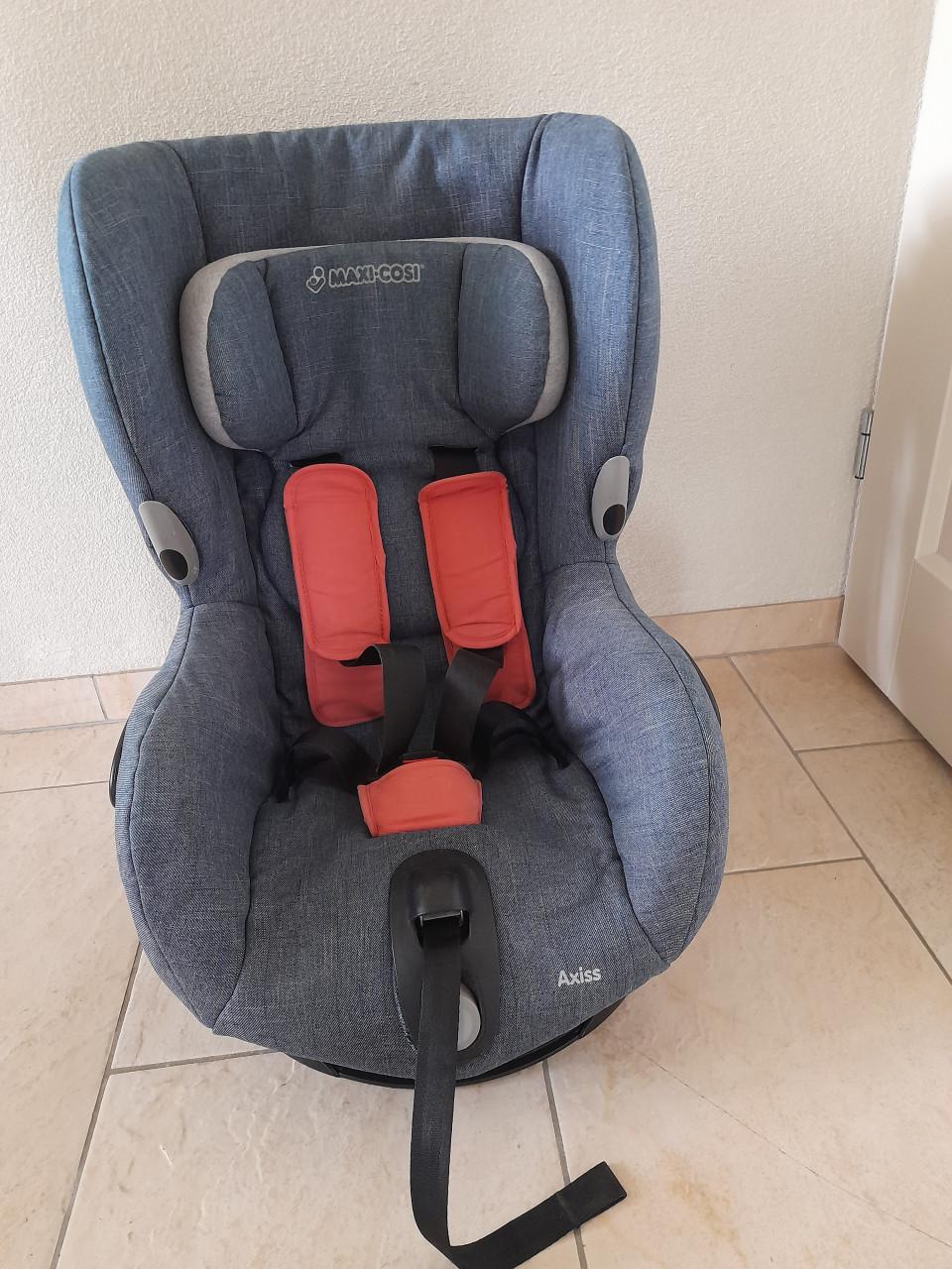 Maxi - cosi Axiss Draaibaar autostoel 9/18 kg  (in goede staat)