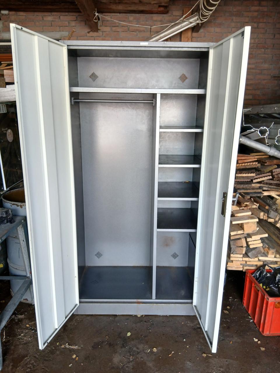 STALEN KAST MET HANG/LEG GEDEELTE