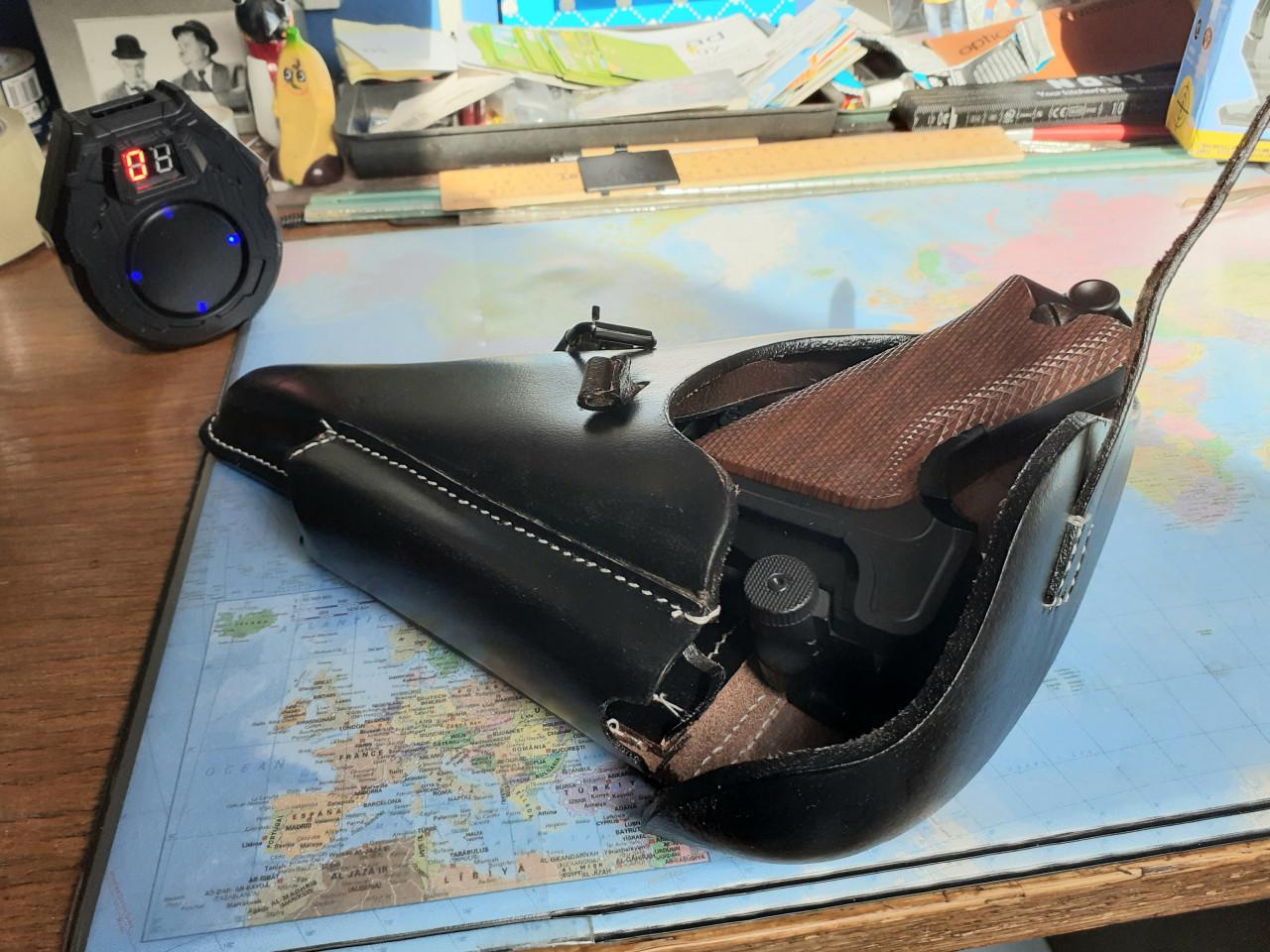 Luger P08 Shell Uitwerpende Laser Speelgoedpistool  + 6 patronen +