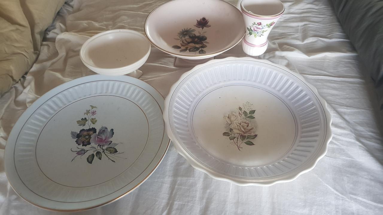 Vazen en meer van Flora plateel