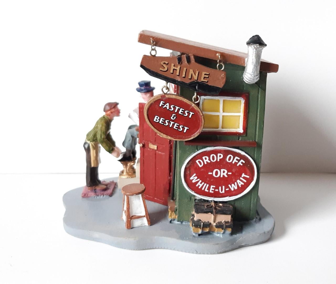 Lemaxdecoratie schoenpoets winkel: Willie’s Shineshack, kersthuisje.