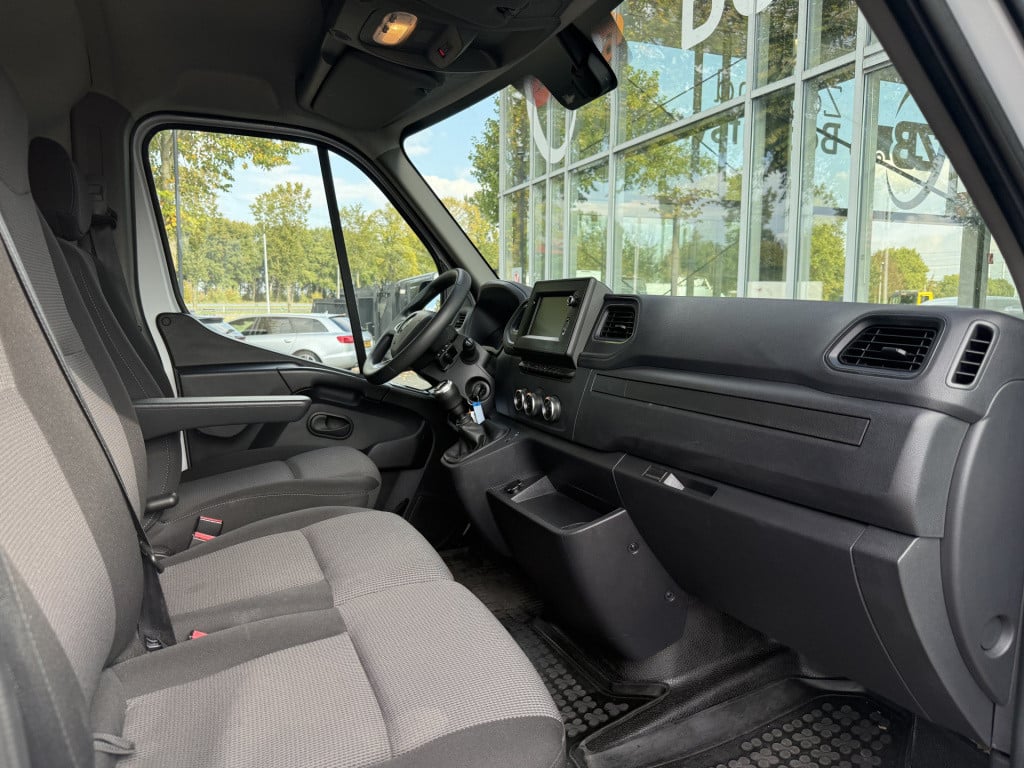 Renault Master t35 2.3 dci 135 l2h2 | trekhaak | navi | carplay | cruisec. 