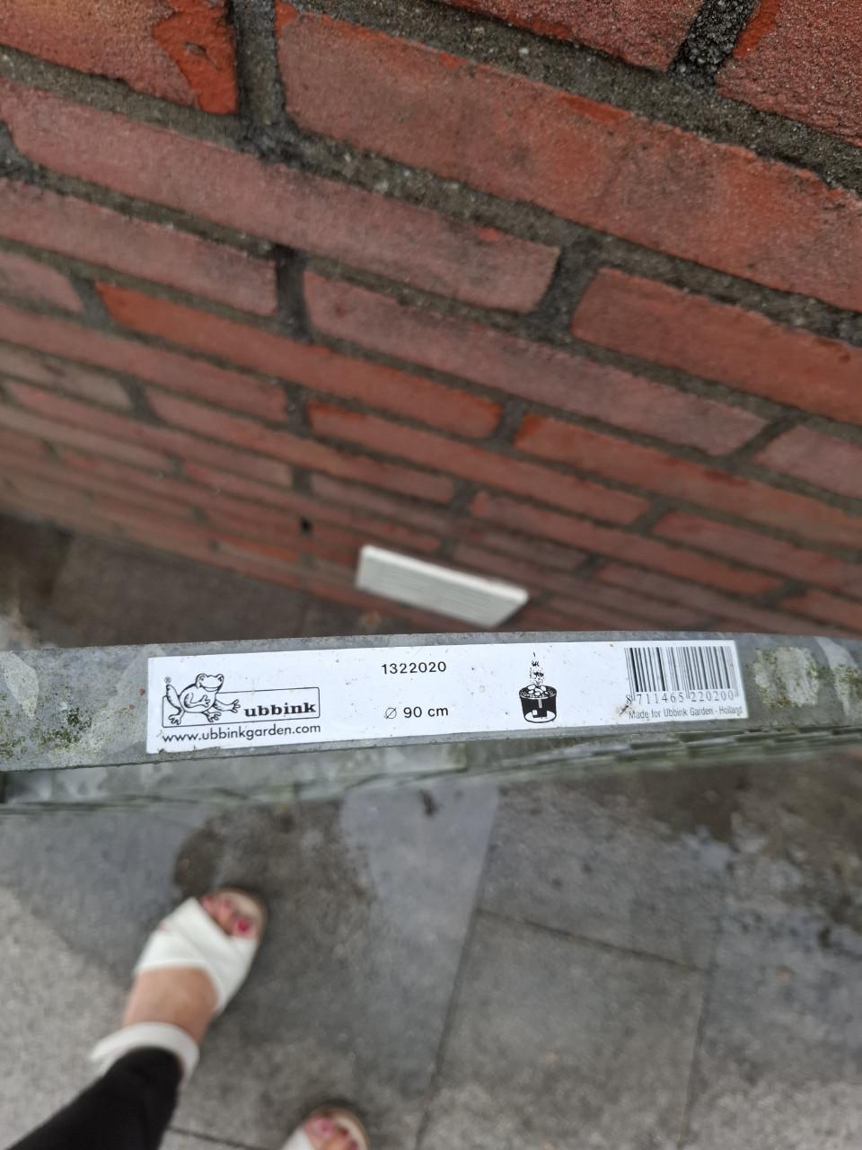 Metalen afdekrooster vijver