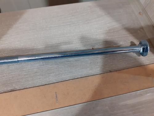 100 grote M10x180 slotbouten voor 15 euro