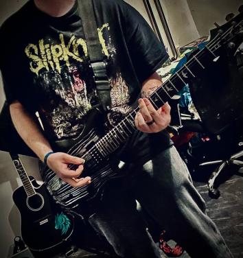 Gitarist zoekt NU-metal band!