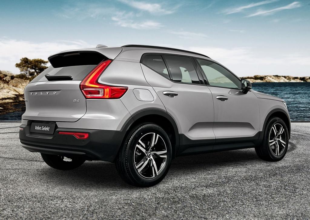 Volvo XC40 b4 197pk plus dark| pano| trekhaak| camera| elek.stoelen
