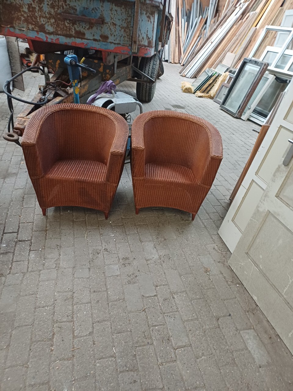 Te koop twee rotanstoelen