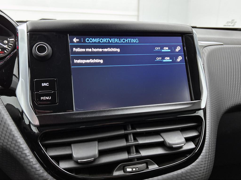 Peugeot 208 110pk tech edition | rijklaar | trekhaak | camera achter | navi