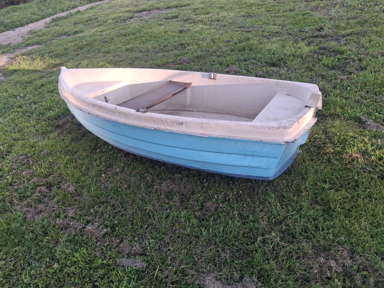 Polyester boot roeiboot in goede staat-2.2 meter-event. met 2.5pk Yamaha