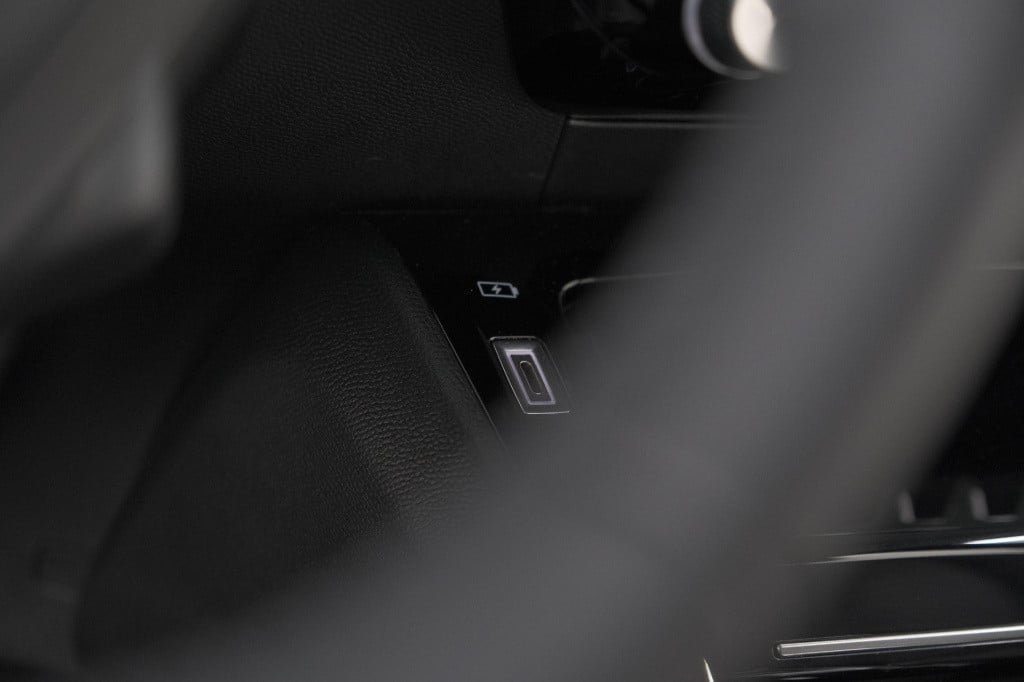 Peugeot 208 hybrid 100 e-dcs6 allure | camera | keyless entry | apple carpl