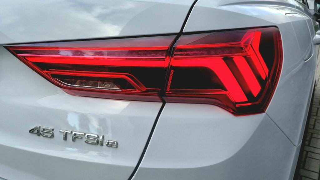 Audi Q3 45 tfsi e edition | hybride | led | clima | navi | acc | 19 inch