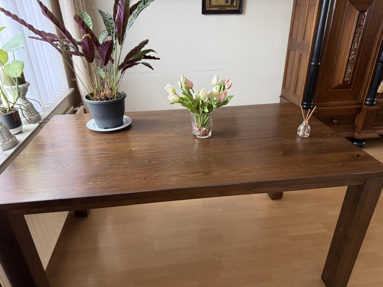 Stevige Eettafel Teak. 160x90. Hoogte 77,5 cm.