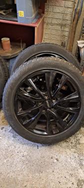 Winterbanden met zwarte velgen 17inch