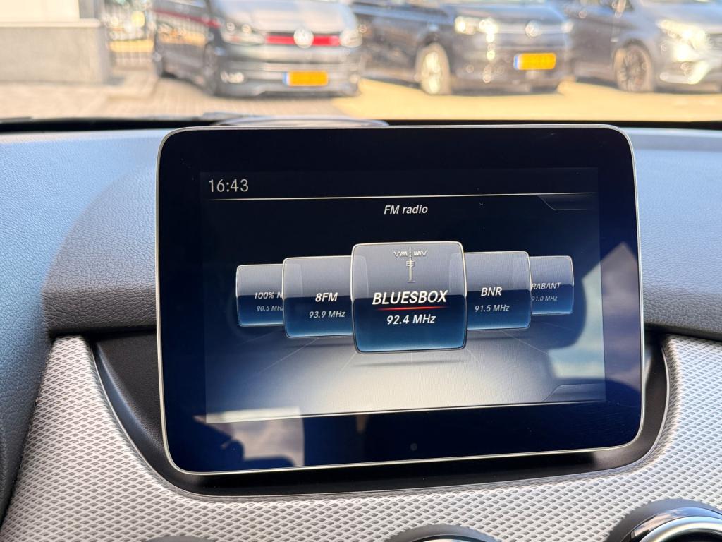 Mercedes-Benz B-Klasse b180 | navi | half leder | stoelverwarming | trekhaa