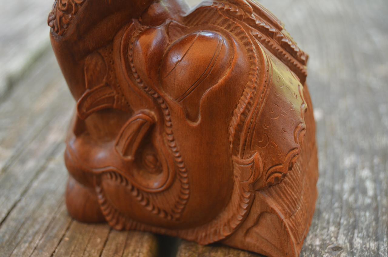 Fraai houtsnijwerk Balinese maangodin Dewi Ratih + Kala Rau