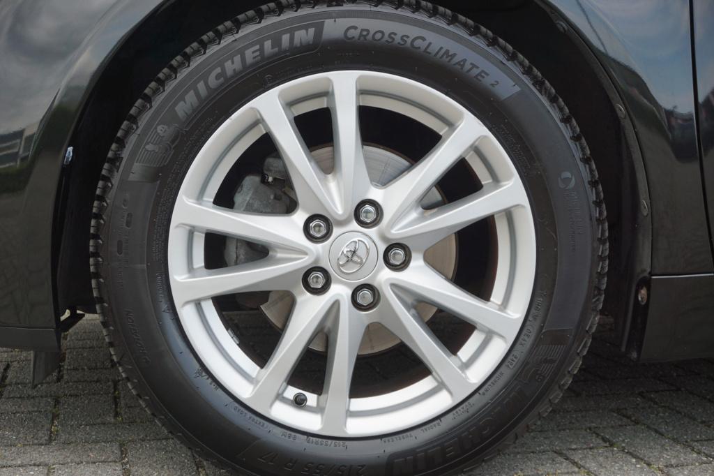 Toyota Avensis wagon 2.0 vvti business automaat - climate / cruise / camera