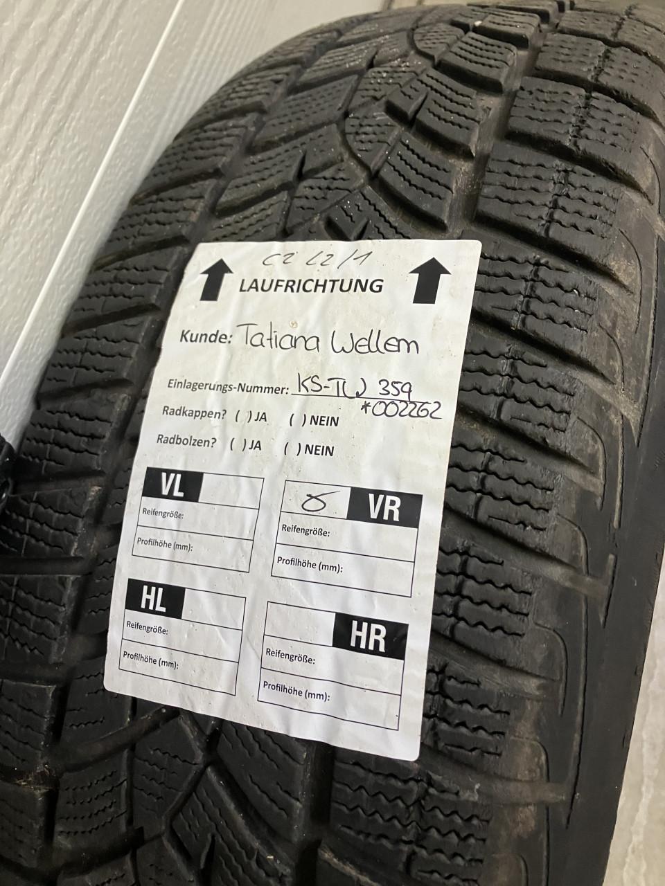 Toyota RAV4 winterbanden 6 mm 225/65/17 + orig l.m.velgen 5x114,3 naaf 60.1