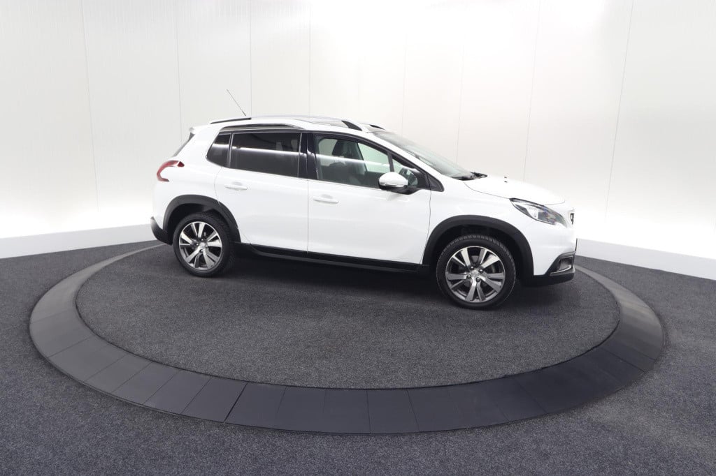 Peugeot 2008 puretech 110 eat6 allure | trekhaak | camera | panoramadak | a