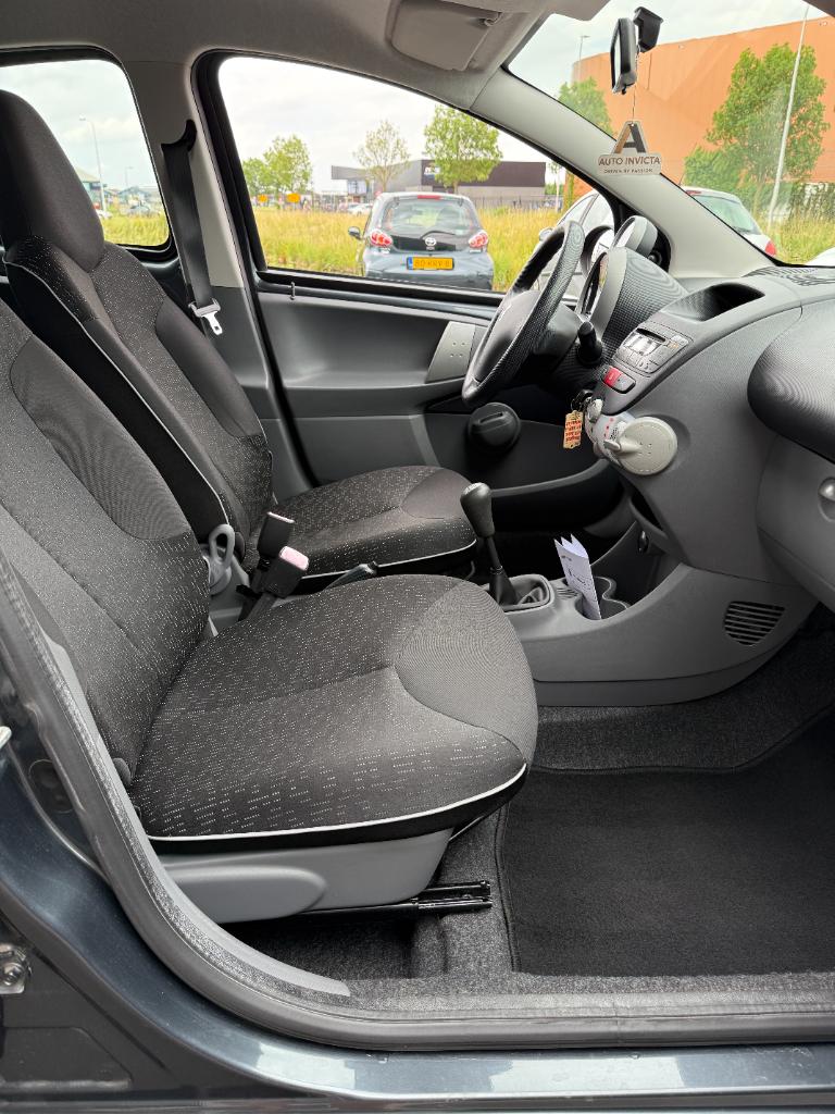 Peugeot 107 1.0-12v xs - 5drs - airco