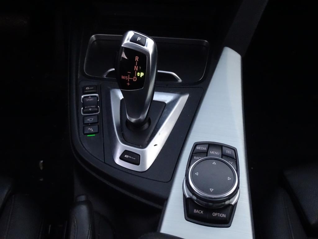 BMW 3-serie 330e luxury