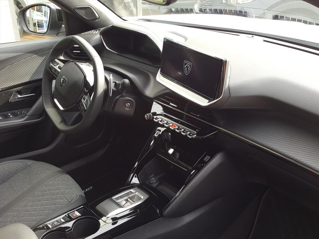 Peugeot 2008 1.2 130pk allure automaat eat8 apple carplay & android auto | 