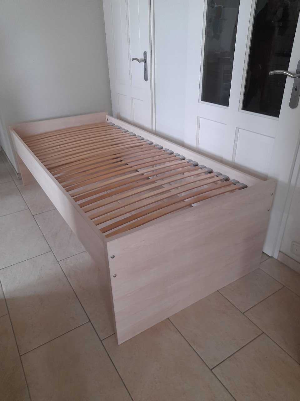 1 Persoons bed 90 x 200 (in goede nette staat )