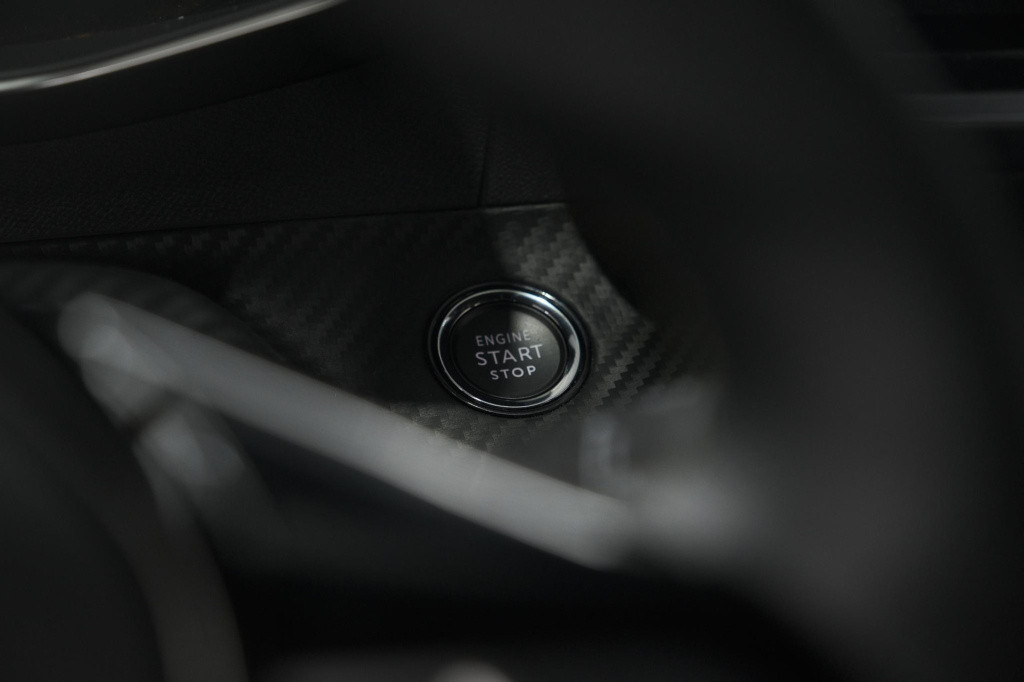 Peugeot 208 puretech 100 gt | camera | navigatie | apple carplay | parkeers