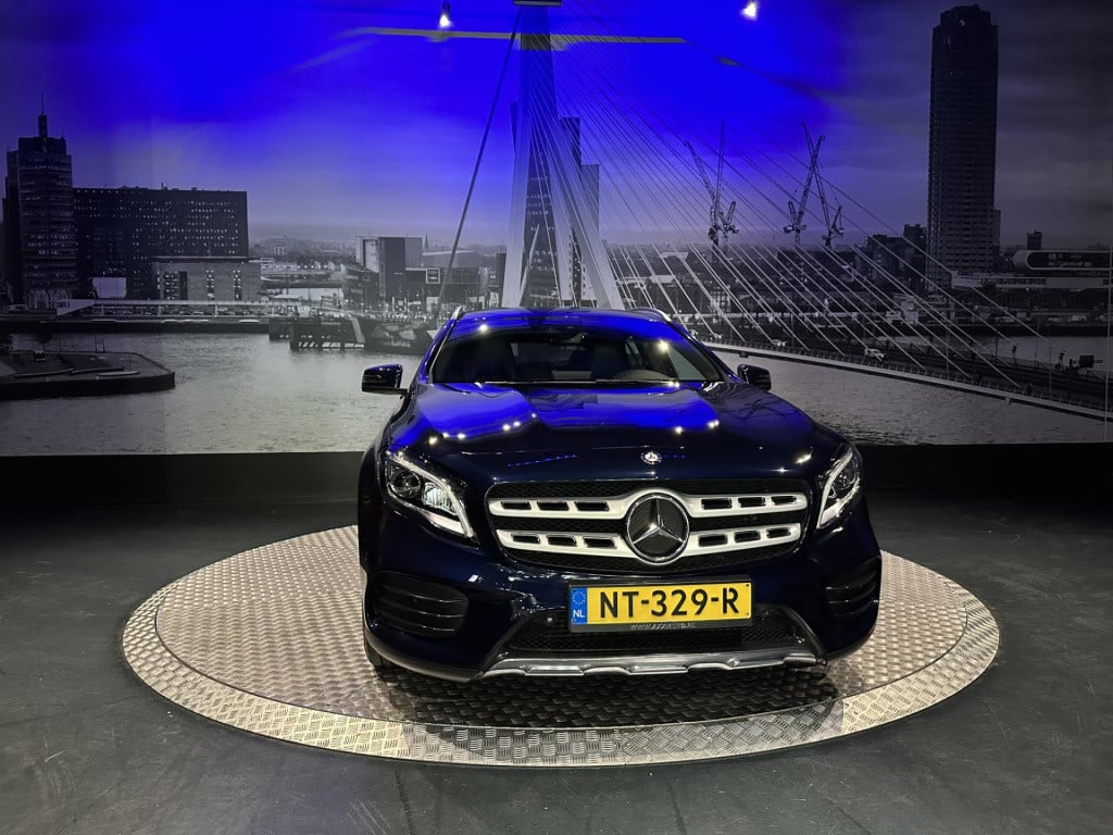 Mercedes-Benz Gla-klasse 180 business solution amg *camera*trekhaak*