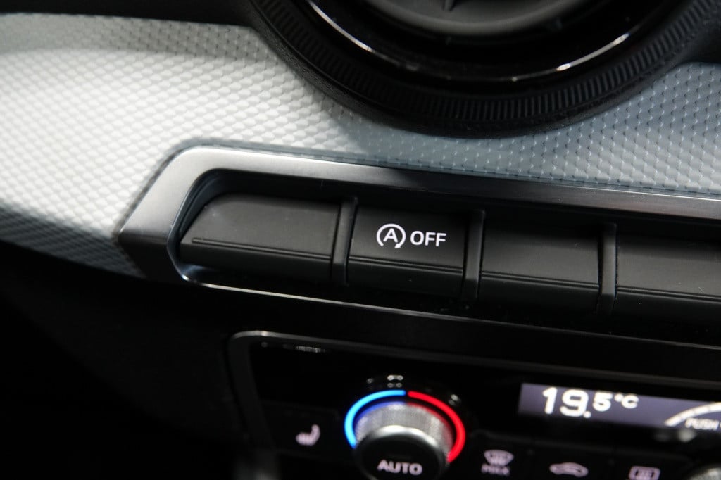 Audi Q2 30 tfsi | stoelverw. | leder | pdc |