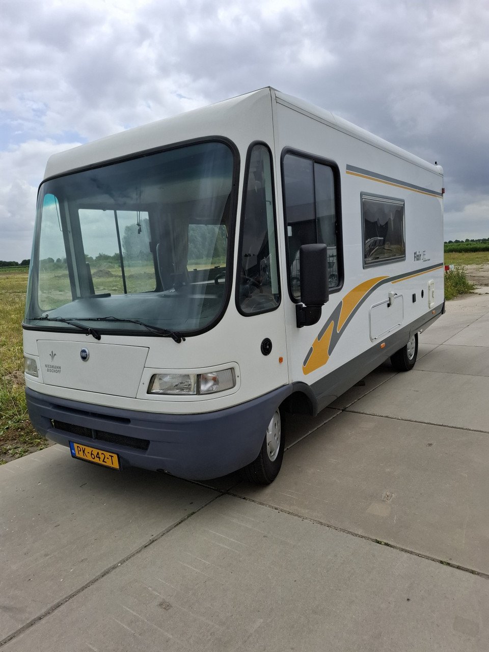 Camper