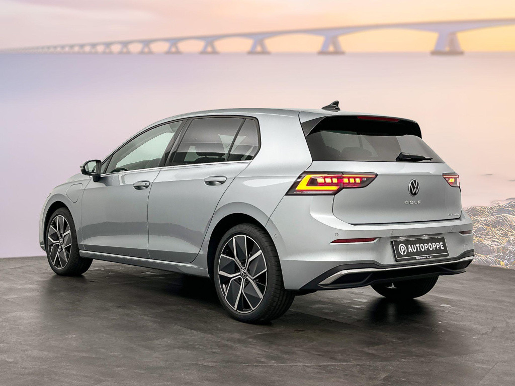 Volkswagen Golf 1.5 ehybrid style edition