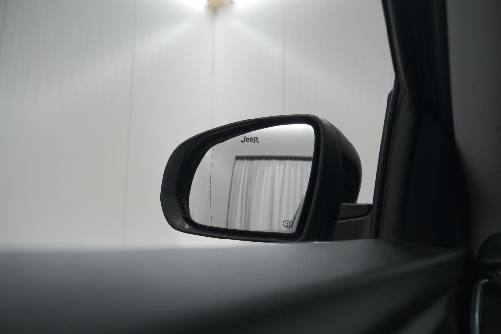 Jeep Compass 4xe 190 plug-in hybrid electric limited | camera | apple carpl