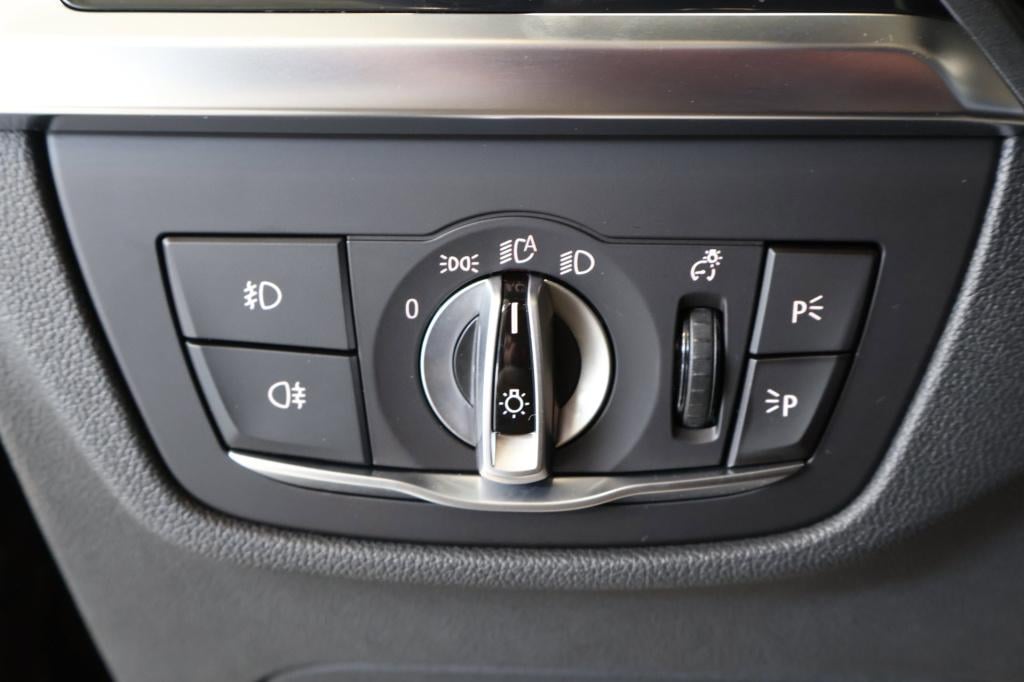 BMW X3 xdrive20i high executive nl auto, pano, trekhaak, stoelverw, led, el