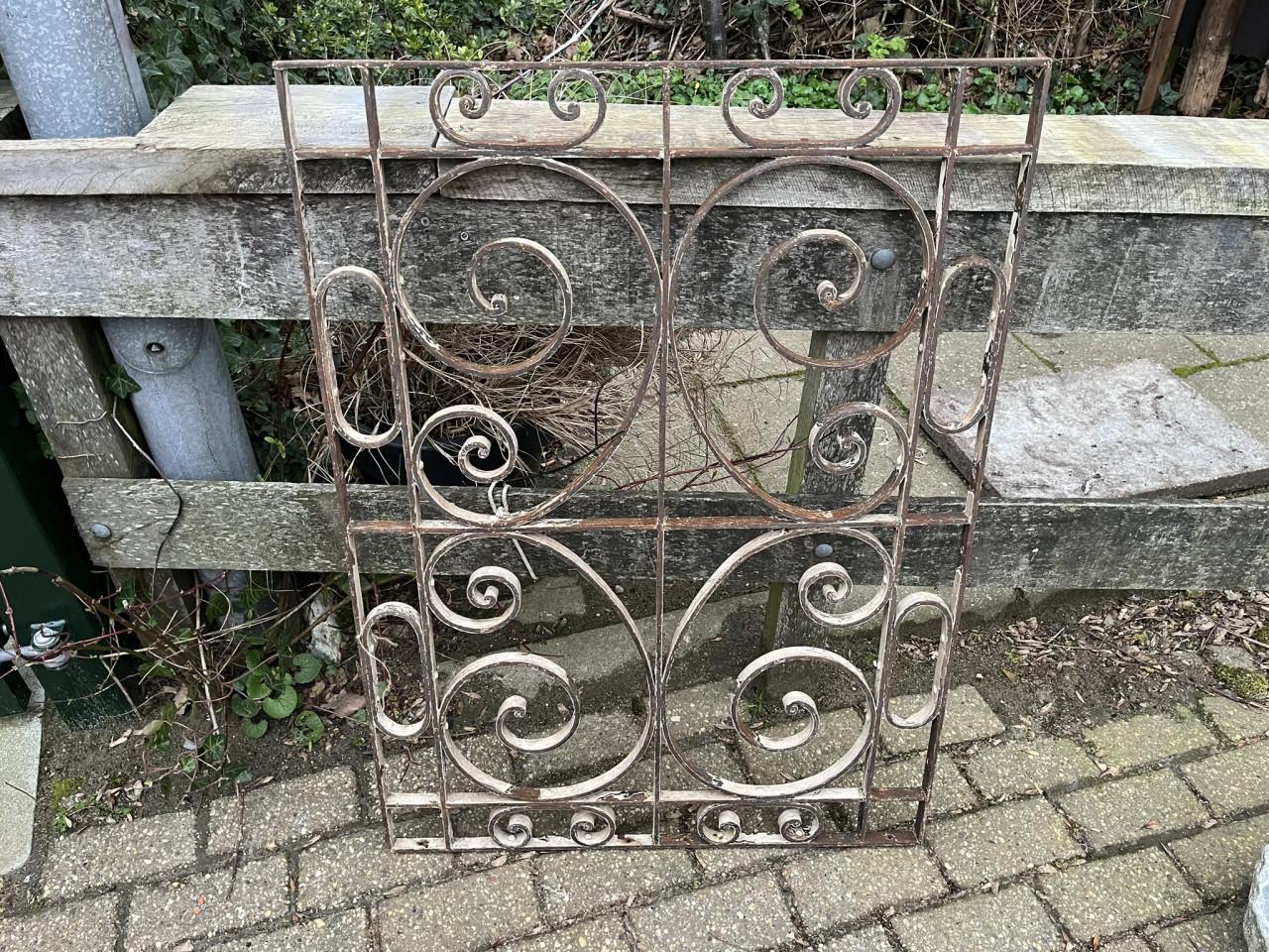 Ornamenten, Raamframe Sierwerk metaal