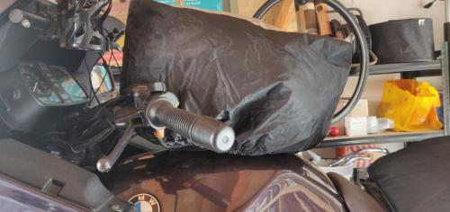 Regenhoes voor tanktas